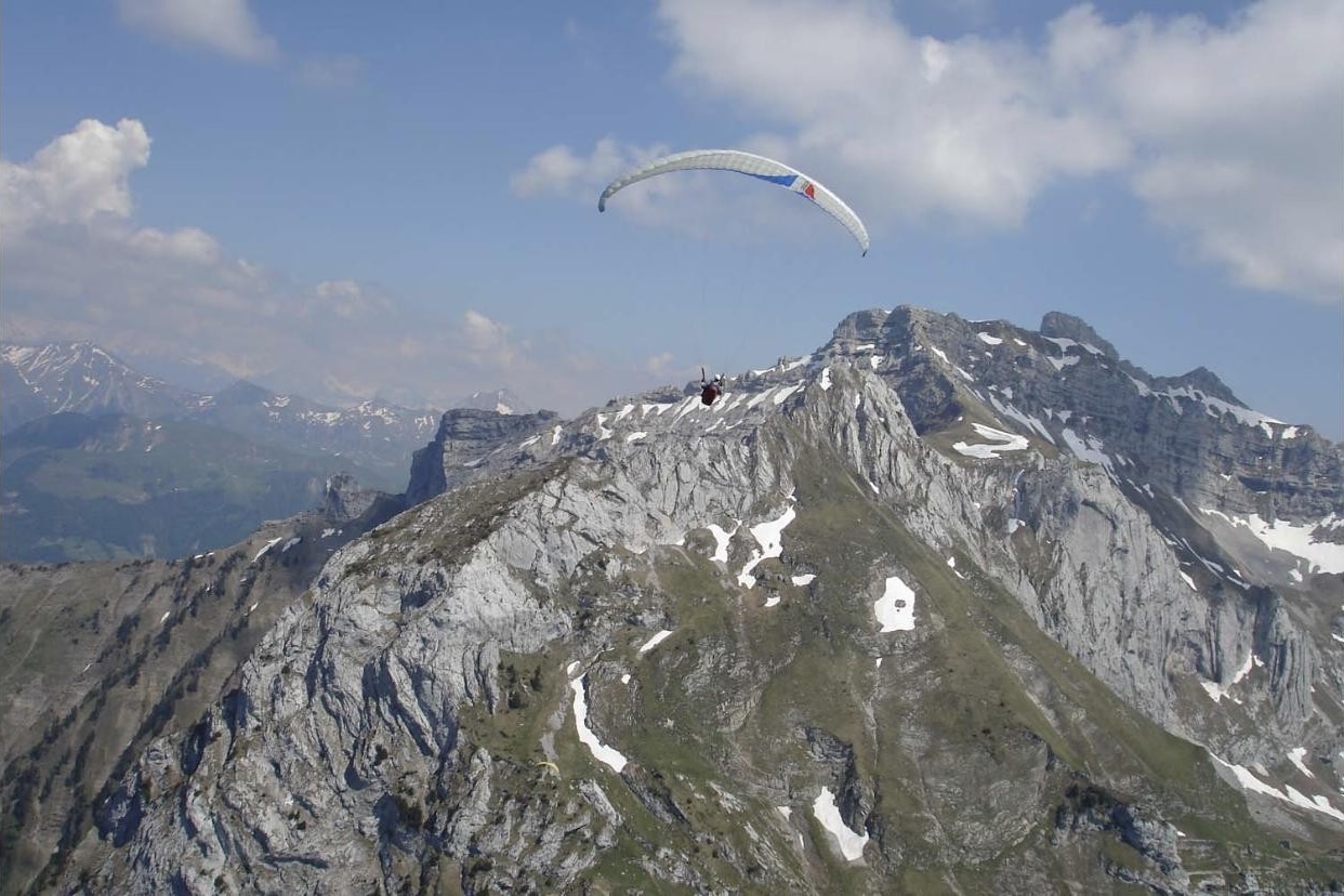 Vol parapente au-dessus de Talloires et du lac d'Annecy depuis Planfait