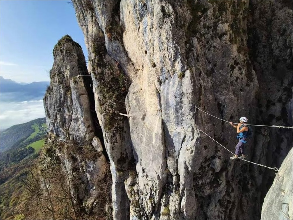 Via ferrata La Grotte à Carret à Saint-Jean-d'Arvey, dévers exposé